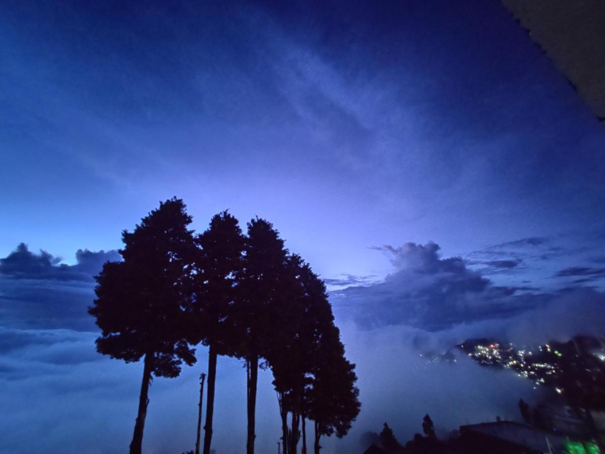 Wind Home Darjeeling- Budget Hotel Near Mall Dardzsiling Kültér fotó
