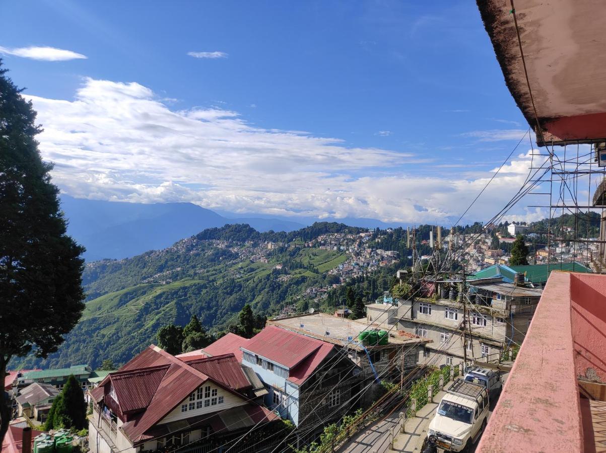 Wind Home Darjeeling- Budget Hotel Near Mall Dardzsiling Kültér fotó